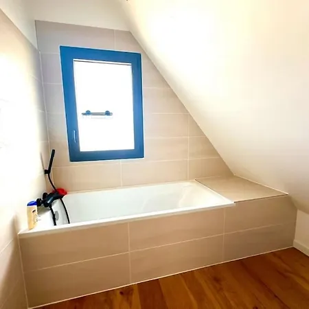 Maison Neuve - Piscine Chauffee - *
